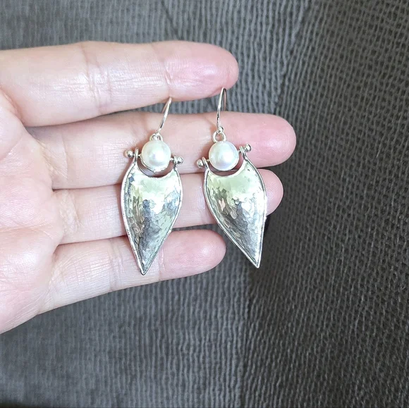 Noa Zuman Inverted Teardrop💧 With Freshwater Pearl Earrings - Picture 9 of 16